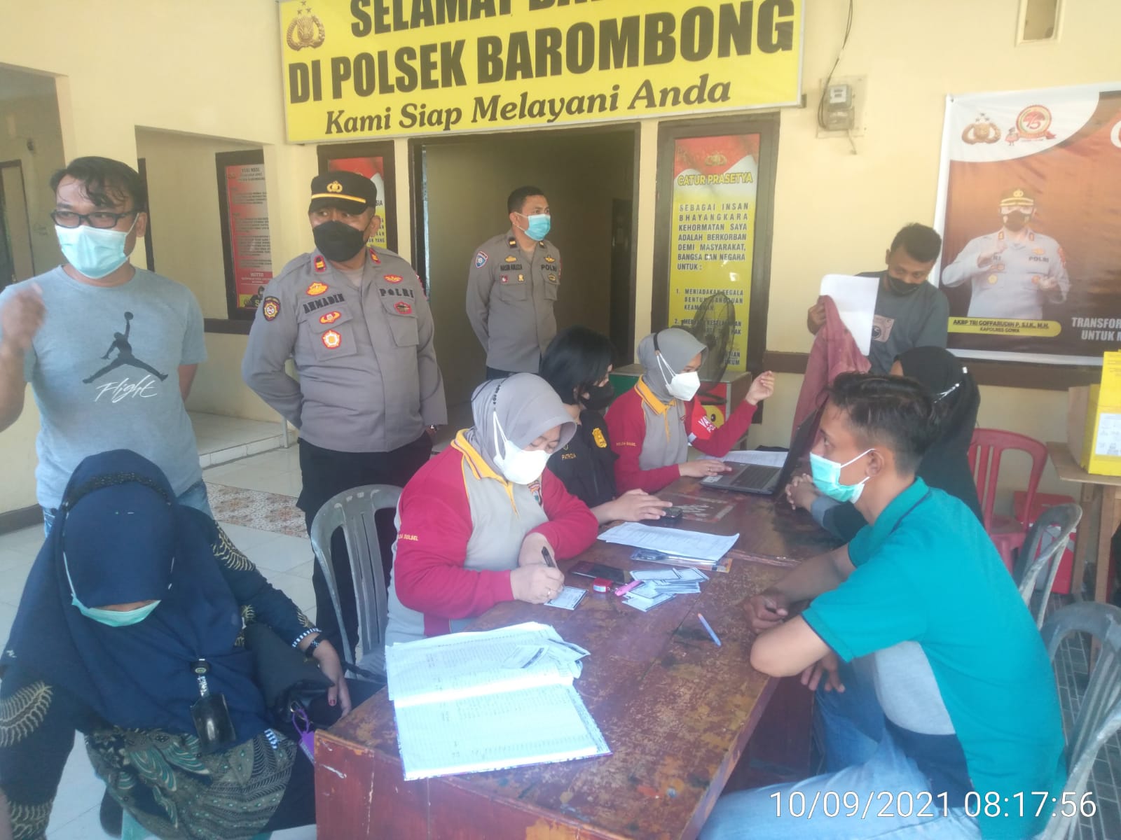 Sukseskan Program Kapolri "Vaksinasi Merdeka", Polsek Barombong Gelar Vaksinasi Massal