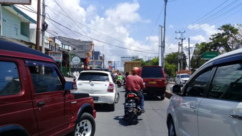 Parkir Dijalur Dua Depan Pasar Sentral Bulukumba Dipungut Restribusi, Pengendara: Tambah Macet 