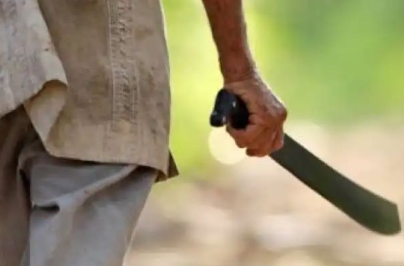 Diduga Dipicu Dendam Lama , Penjual Nasi Santan di Bulukumba Ditebas Parang Hingga Luka Parah