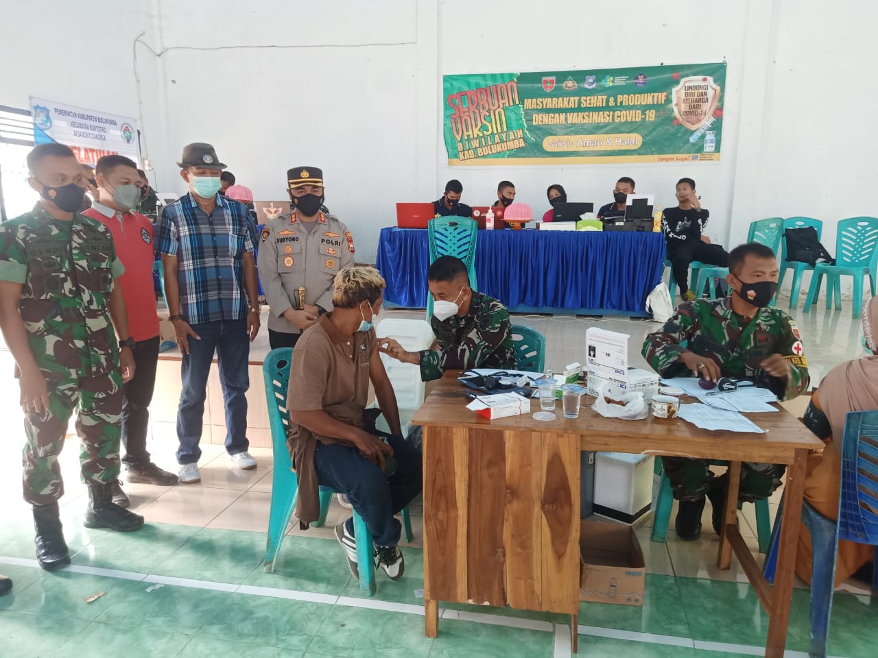 Sinergitas TNI-Polri di Bulukumba, Kompak Lakukan Serbuan Vaksin Covid-19