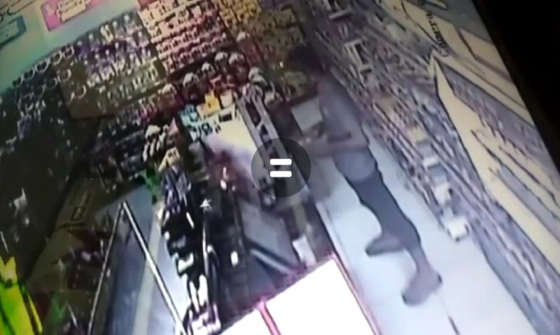Pencurian HP Milik Kasir Alfamart di Bulukumba Terekam CCTV
