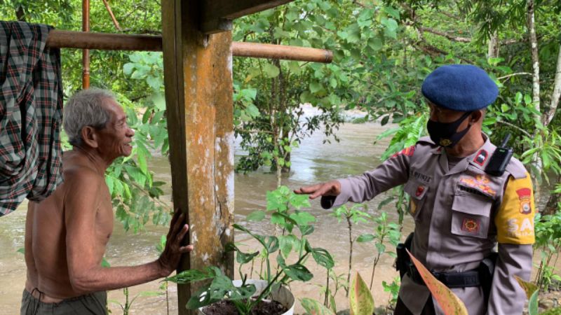 Banjir Di Sejumlah Daerah, Brimob Bone Turun Tangan 