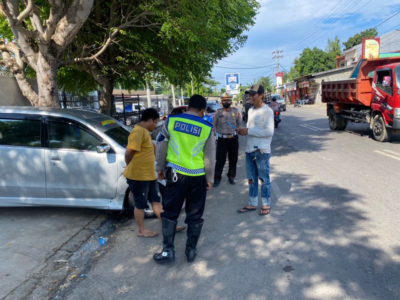 Polisi Tertibkan Terminal Bayangan di Bulukumba, Belasan Mobil Ompreng Terjaring 