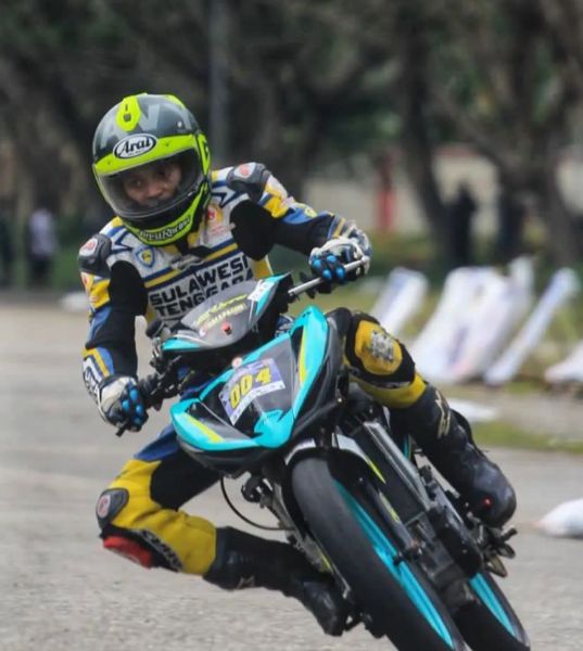 Tim Balap Motor Lima Waktu dan Alesha Biru Langit Bulukumba Sabet Dua Juara 1 di Kejurda Balap Motor di Kolaka Utara 