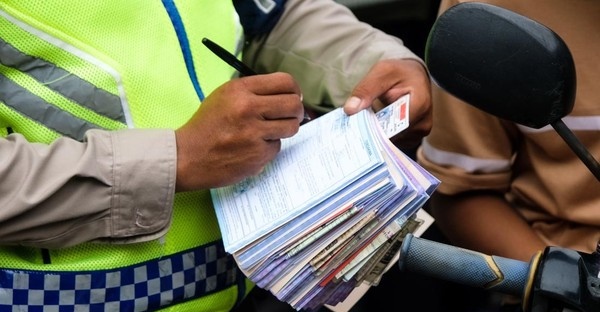 Ingat, menyambut perayaan pergantian tahun polisi dilarang sementara menilang pengendara 