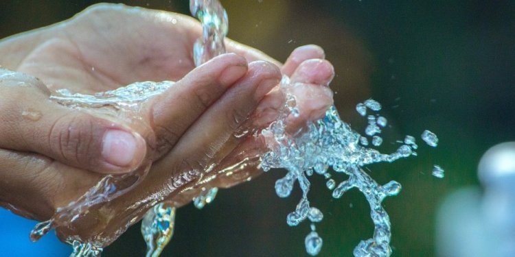 Bolehkah Berwudhu dengan Air Mineral?