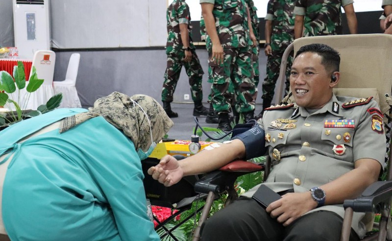 Misi Sosial Brimob Polda Sulsel Semarakkan HUT Ke-79