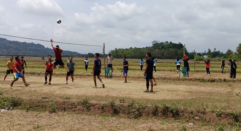 Hari Ini Puluhan Tim Bola Voli Di Dusun Likukorong Desa Bontonyeleng Berkumpul