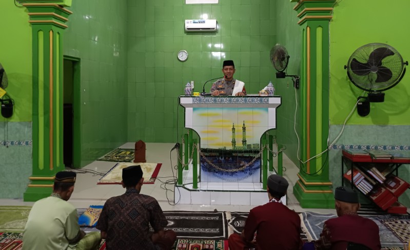 Ceramah Tarawih Di Desa Bontonyeleng, KBO Binmas Polres Bulukumba Selipkan Pesan Kamtibmas 