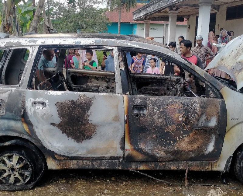 Sedang di las, Mobil Dibengkel Hangus Terbakar