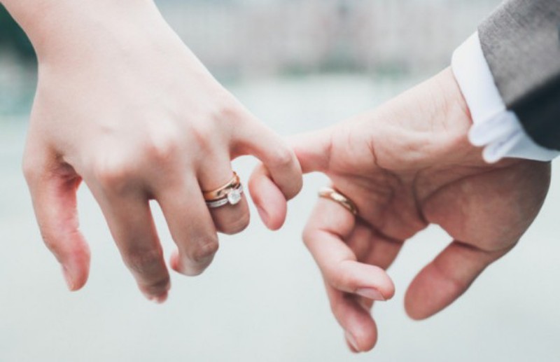 Kades Perempuan Dipergoki Selingkuh,Suami Minta Pria Selingkuhan Lamar Istri