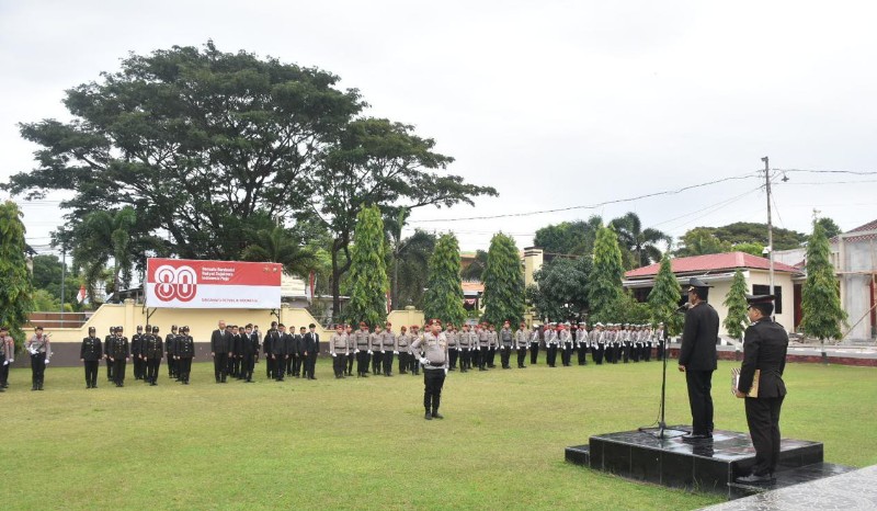 Polres Bulukumba dan Polsek Jajaran Gelar Upacara Pengibaran Bendera