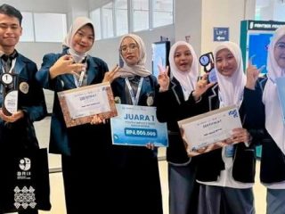 TIga Siswa SMAN 1 Bulukumba Juara di Lomba Karya Ilmiah Jawa Timur 