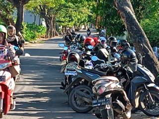 Gunakan Bahu Jalan, Parkiran SMKN 1 Bulukumba Dikeluhkan Warga