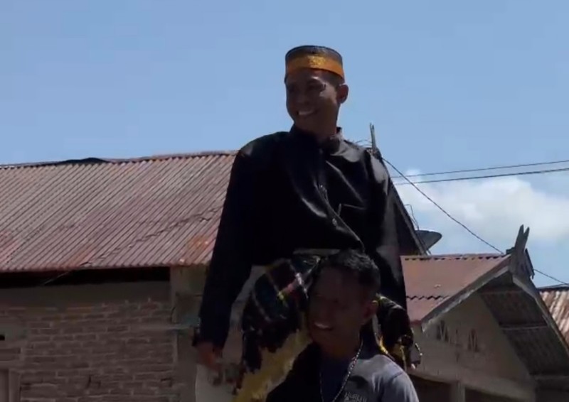Penuhi Nazar, Calon Pengantin  di Bulukumba di Panggul ke Tempat Lamaran