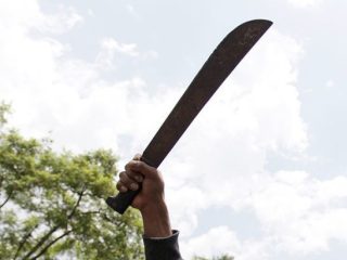 Waspada, ODGJ Pelaku Pemarangan Warga Dampang Belum Ditangkap, Ini Kata Polisi