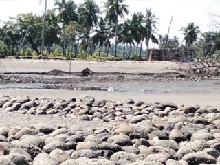Diduga, Akibat Tambang Ilegal, Ratusan Rumah di Ujung Loe Terancam Tenggelam