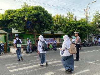 Polres Bulukumba Aktif Laksanakan Pengaturan Lalu Lintas Pagi