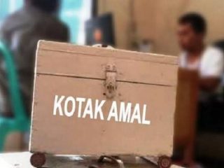 Pria Paruh Baya Terekam CCTV Curi Kotak Amal Masjid di Bulukumba