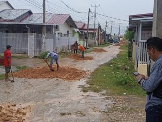 Jalan Rusak di BTN Tiara Resident Polewali Akhirnya Diperbaiki Developer