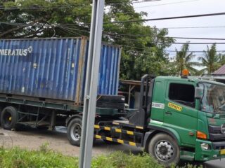 Mobil Pengangkut Karet Dikeluhkan Warga di Bulukumba