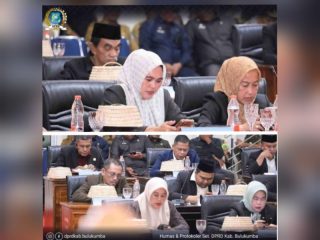 Sejumlah Anggota DPRD Bulukumba Sibuk Main HP Saat Rapat Paripurna 