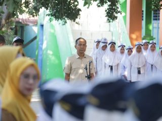 Wakil Ketua DPRD Bulukumba Jadi Inspektur Upacara di Hari Pertama Masuk Sekolah