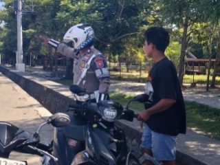 Polisi Lalulintas Gerak Cepat, Amankan Sepeda Motor Balap Liar di Pantai Merpati