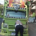 Bongkar Muat di Bahu Jalan, Mobil Truk Ditilang Polisi